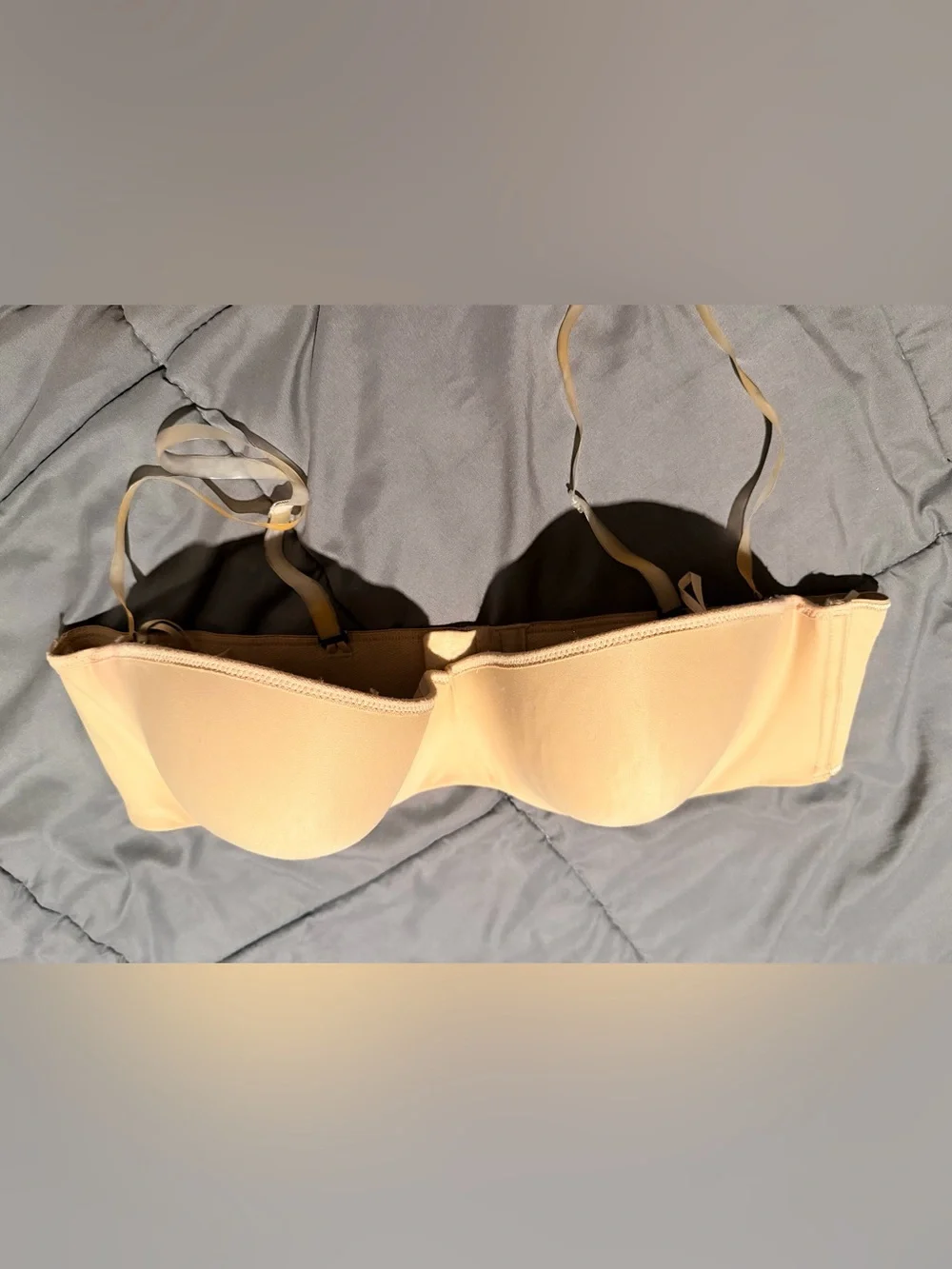 Seamless Nude Strapless Convertible Bra with Removable Straps